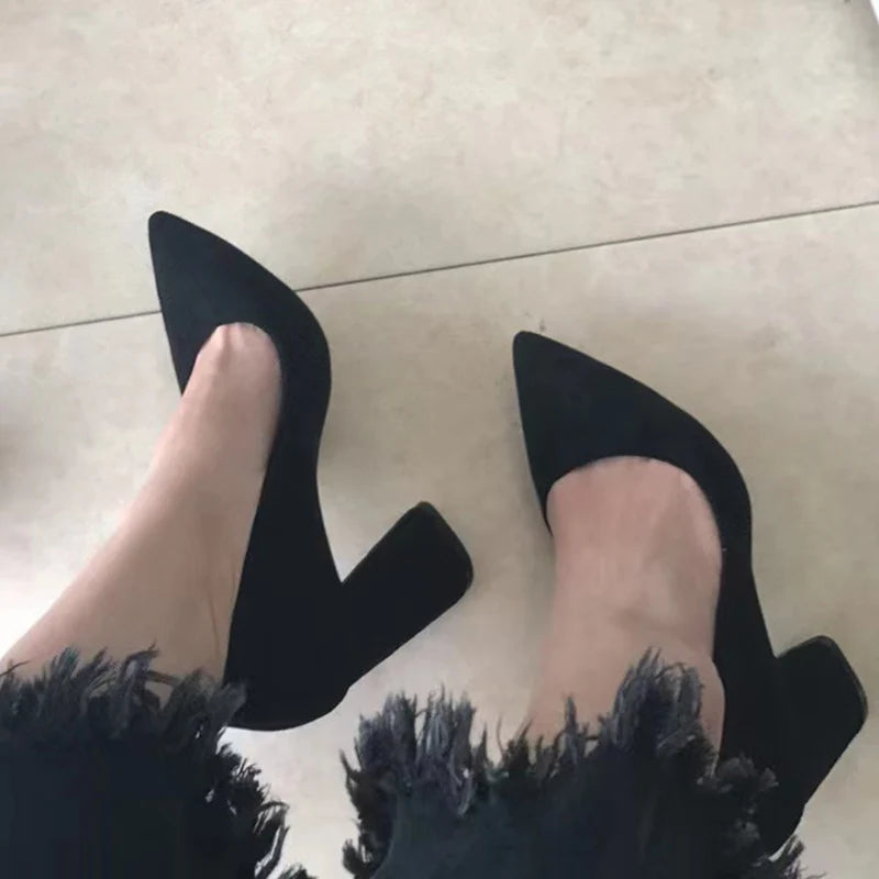Escarpins élégants pour femmes avec des talons hauts de 8,5 cm, parfaits pour les mariages, événements et soirées.