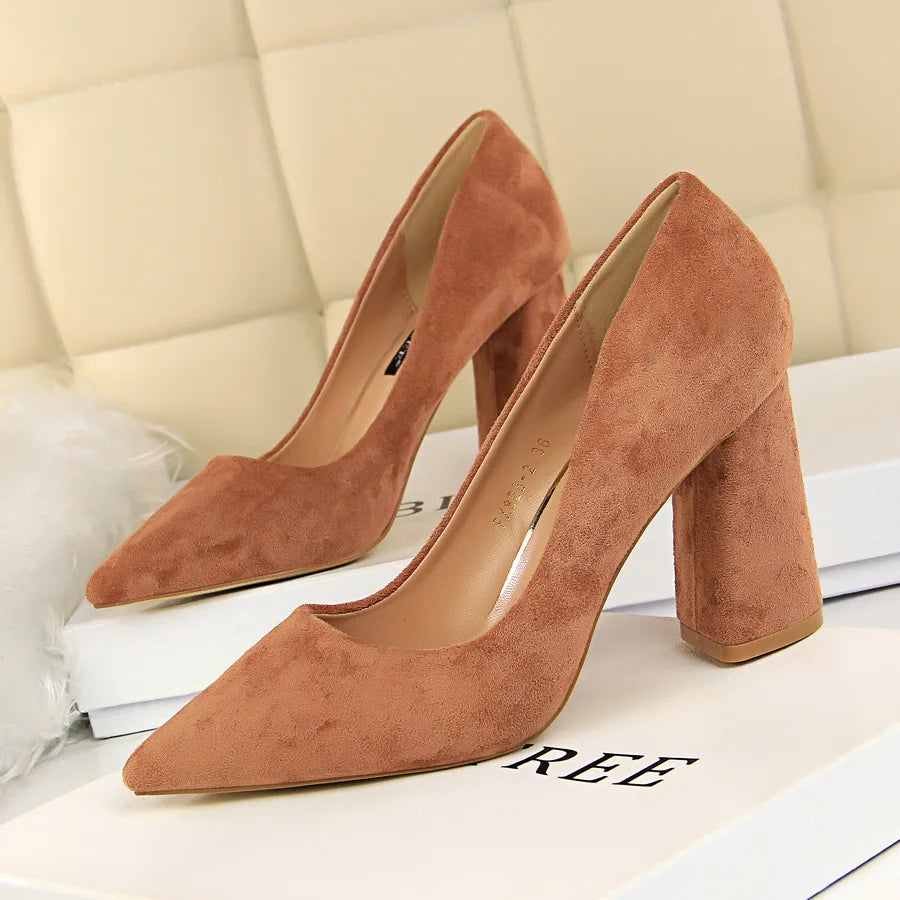 Escarpins élégants pour femmes avec des talons hauts de 8,5 cm, parfaits pour les mariages, événements et soirées.