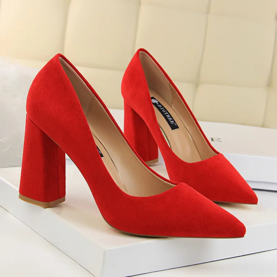 Escarpins élégants pour femmes avec des talons hauts de 8,5 cm, parfaits pour les mariages, événements et soirées.
