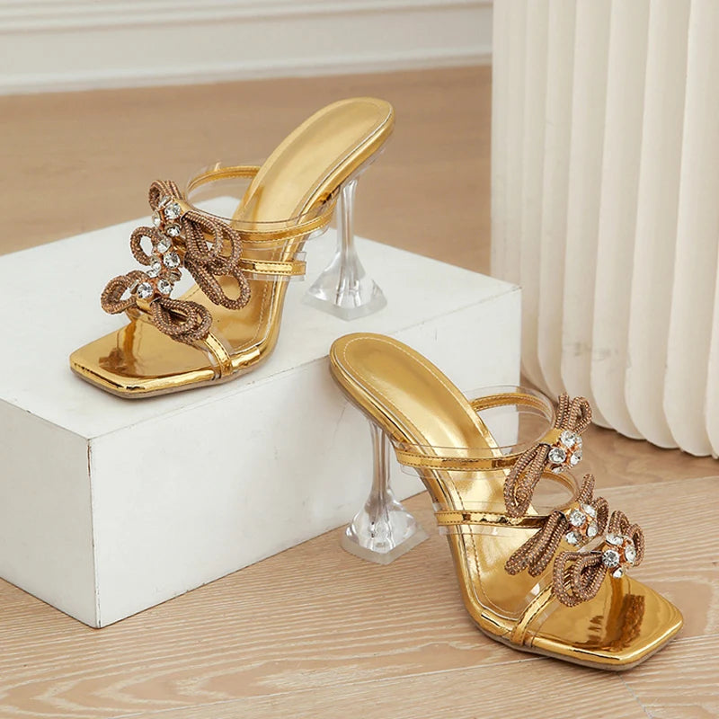 Sandales transparentes à talons hauts, ornées de strass et d'un nœud en cristal, pour soirées et fêtes.
