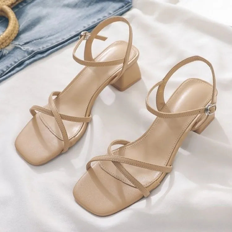 Sandales pour femmes, chaussures d'été à talons hauts, de créateurs de luxe, avec talon bloc bas et élégant, parfaites pour les robes casual de taille moyenne, disponibles en noir.