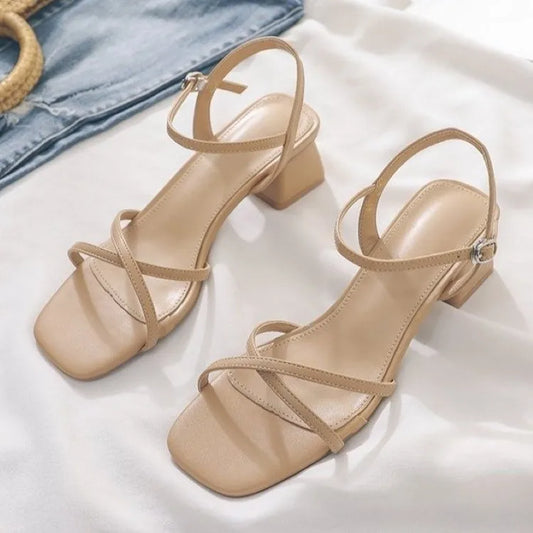 Sandales pour femmes, chaussures d'été à talons hauts, de créateurs de luxe, avec talon bloc bas et élégant, parfaites pour les robes casual de taille moyenne, disponibles en noir.