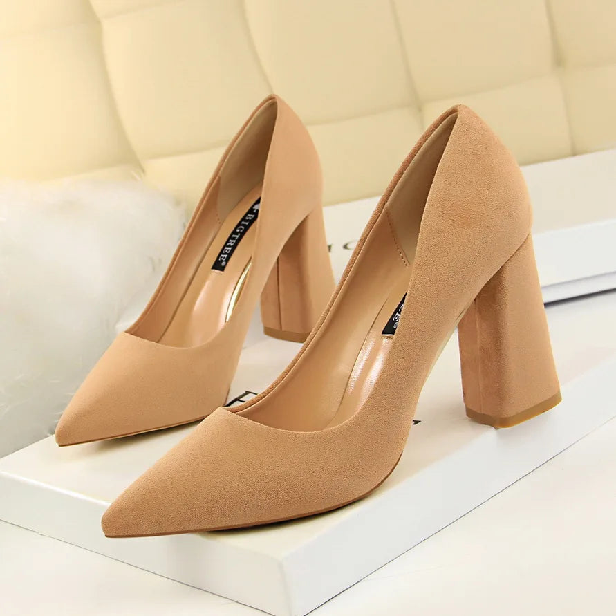 Escarpins élégants pour femmes avec des talons hauts de 8,5 cm, parfaits pour les mariages, événements et soirées.