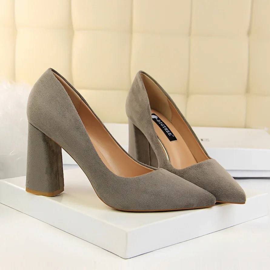 Escarpins élégants pour femmes avec des talons hauts de 8,5 cm, parfaits pour les mariages, événements et soirées.