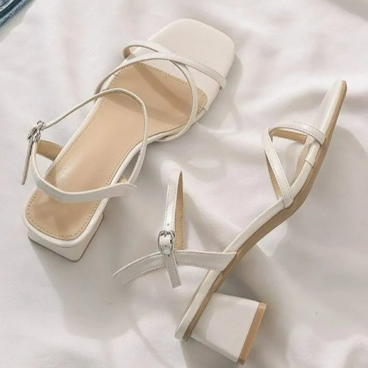 Sandales pour femmes, chaussures d'été à talons hauts, de créateurs de luxe, avec talon bloc bas et élégant, parfaites pour les robes casual de taille moyenne, disponibles en noir.