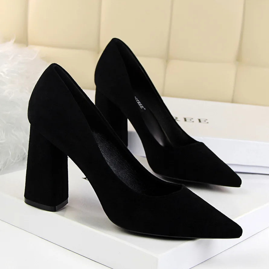 Escarpins élégants pour femmes avec des talons hauts de 8,5 cm, parfaits pour les mariages, événements et soirées.